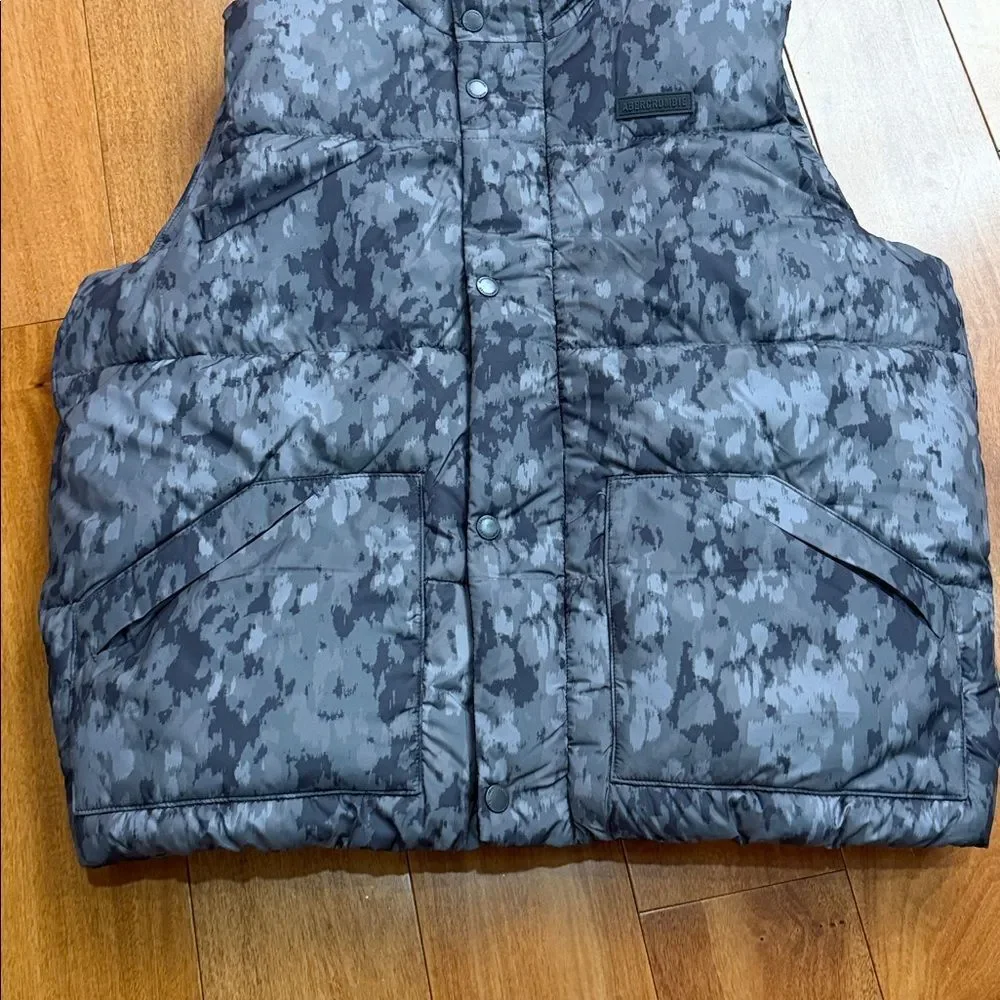 NWT Abercrombie Kids Gray Camo Puffer‎ Fleece Lined Vest Jacket Size 17/18